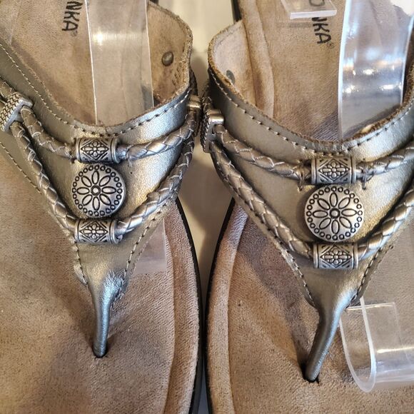 Minnetonka Women's Silverthorne 360 Sandals 9 Silver Comfort Padded Boho Casual - Picture 6 of 13